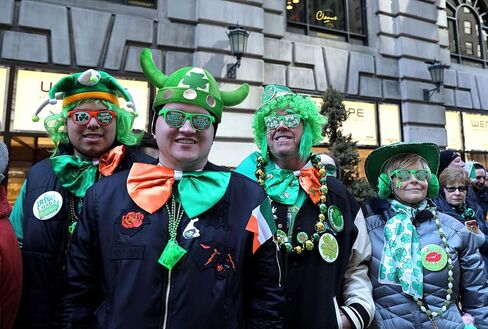 Yilistore Shamrock Viking Hat, St.Patrick Day Irish Viking Hat,Green Leprechaun Top Hat in Kuwait