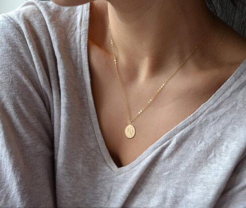 S.J JEWELRY 14K مطلية بالذهب قلادة زهرة الجارديان قرص عملة قلادة هدية شخصية للنساء الفتيات 12 شهرًا كوكبة عيد ميلاد قلادة زهرة الحظ in Kuwait