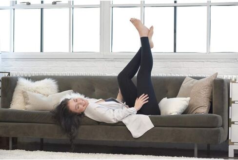 سروال ضيق مضغوط متدرج الشكل مناسب للسفر مع حزام خصر ثابت في مكانه - المرحلة 3 in Kuwait