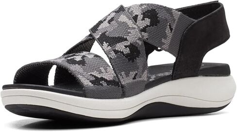 صندل نسائي من Clarks Mira Lily قابل للتعديل مفتوح عند الأصابع in Kuwait