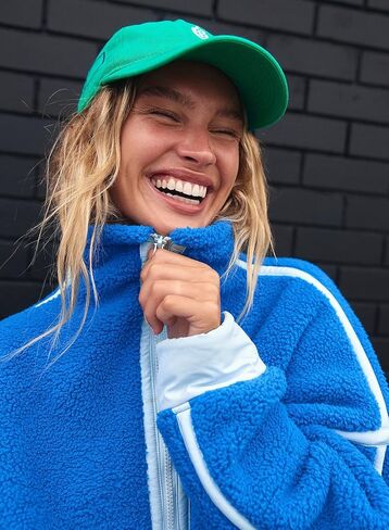 سويت شيرت صوف كبير الحجم للنساء من فنيبان باكمام طويلة ونصف سحاب من صوف الشيربا Y2k مع جيوب in Kuwait