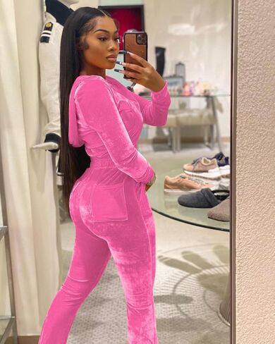 بدلة رياضية نسائية بلون سادة مكونة من قطعتين من القطيفة مكونة من قطعتين للنساء، سترة علوية قصيرة بغطاء للرأس وأكمام طويلة وسروال مرن واسع مجموعة ملابس رياضية كاجوال بدلة رياضية للركض مع جيوب in Kuwait