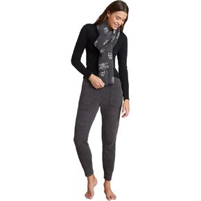 وشاح مطبوع عليه جمجمة Barefoot Dreams CozyChic Ultra Lite، وشاح منسوج من البوليستر بنسبة 100% للنساء والمراهقين، ملابس شتوية لطيفة، إكسسوارات دافئة، كربون/لوز، نظام التشغيل in Saudi Arabia