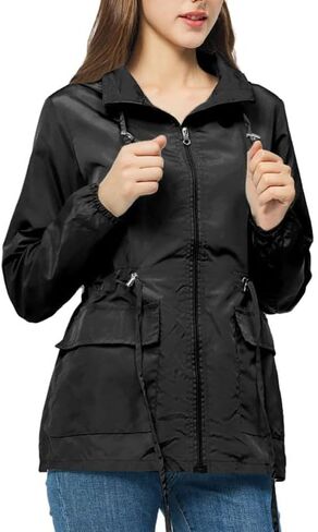 سترة مطر نسائية مقاومة للماء مع غطاء رأس، معطف واق من المطر خفيف الوزن وقابل للتعبئة للتنزه سيرًا على الأقدام والسفر في الهواء الطلق مع جيوب in Kuwait