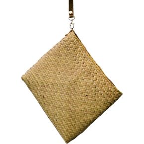 ViJade Handmade Seagrass Woven Straw Wallet Purse Handbag with Fabric Lining for Varied Occasions and Lifestyles in Saudi Arabia