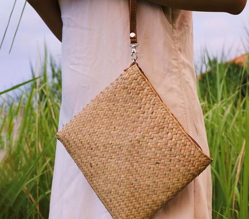 ViJade Handmade Seagrass Woven Straw Wallet Purse Handbag with Fabric Lining for Varied Occasions and Lifestyles in Saudi Arabia