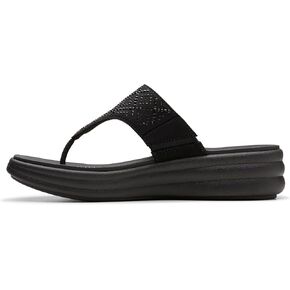 Clarks Women's Drift Way Flip-Flop in Kuwait