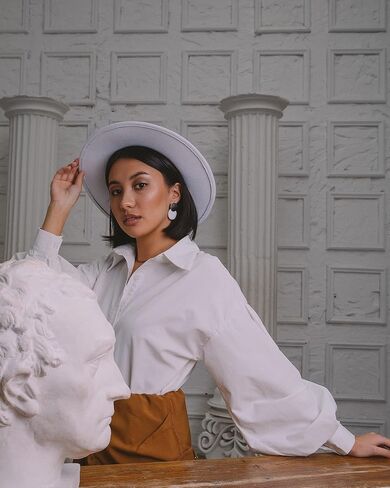 قبعة فيدورا النسائية العصرية ذات حافة واسعة من اللباد بنما الكلاسيكية مع شريط من اللؤلؤ in Kuwait