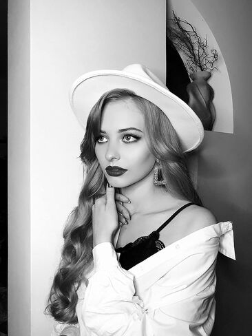 قبعة فيدورا النسائية العصرية ذات حافة واسعة من اللباد بنما الكلاسيكية مع شريط من اللؤلؤ in Kuwait