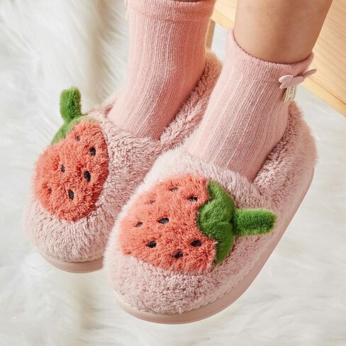 شباشب فراولة حلوة من tzxsny للأطفال الصغار أحذية منزلية مريحة للشتاء لطيفة للفتيات الصبيان شباشب منزلية من الصوف الدافئ مع رغوة الذاكرة in Kuwait