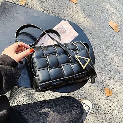 بيلا لونا حقيبة يد كاسيت مبطنة منسوجة للنساء، حقيبة كتف بحزام كتف قابل للتعديل in Kuwait