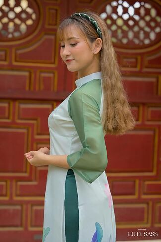 مجموعة CuteSass Green Lotus Pond Ao Dai | الفيتنامية الحديثة المعدة مسبقًا آو داي| السنة القمرية الجديدة| الحديث آو داي in Kuwait