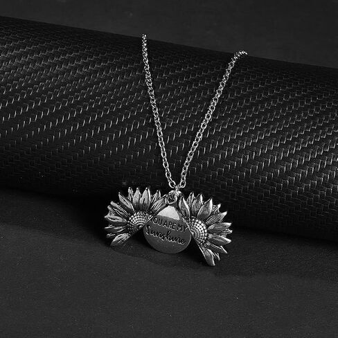 Cute Cartoon Fashion Necklace Hypoallergenic Necklace for Friends, Girlfriends and Elders, Lightweight Statement Jewelry for girls women Dainty 18K Plated Gold Necklace Trendy Christmas New Year Gifts in Saudi Arabia