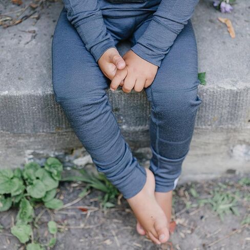 طبقة أساسية من صوف ميرينو Woolino للأطفال - قميص وسروال داخلي حراري بأكمام طويلة فائق النعومة للأطفال - قميص وجزء سفلي من طبقة أساسية طبيعية بالكامل - رمادي عاصف in Kuwait