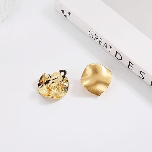 مشبك من الذهب والفضة على الاقراط للنساء أقراط مشبكية مطروقة على القرص in Kuwait