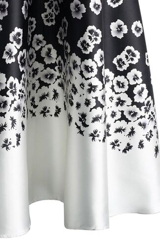 RED DOT BOUTIQUE 930 - تنورة طويلة طويلة بطباعة أفريقية بمقاس كبير in Kuwait