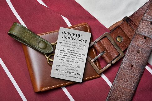 بطاقة هدايا للذكرى السنوية العاشرة السعيدة من بتزيزي، هدية 10 أعوام من بطاقات الذكرى السنوية للزفاف للرجال، إدراج محفظة معدنية رومانسية محفورة in Kuwait