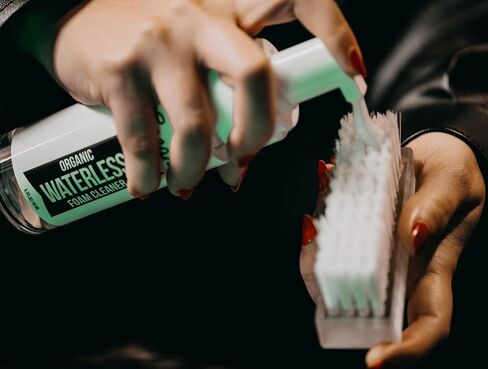 مجموعة فرشاة ورغوة لتنظيف الأحذية بدون ماء من THE SNEAKER LAUNDRY - أفضل رغوة لتنظيف الأحذية - مثالية للاستخدام في الأحذية الرياضية والجلد المدبوغ وجميع أنواع الأحذية - مجموعة تنظيف الأحذية - تتضمن منظف رغوي 161 مل in Saudi Arabia