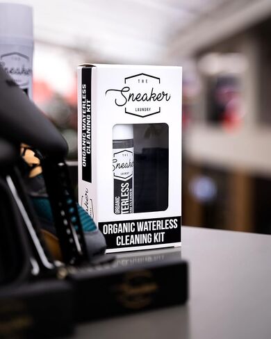 مجموعة فرشاة ورغوة لتنظيف الأحذية بدون ماء من THE SNEAKER LAUNDRY - أفضل رغوة لتنظيف الأحذية - مثالية للاستخدام في الأحذية الرياضية والجلد المدبوغ وجميع أنواع الأحذية - مجموعة تنظيف الأحذية - تتضمن منظف رغوي 161 مل in Saudi Arabia