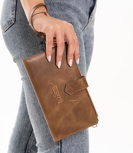 محفظة يد نسائية من الجلد الطبيعي من DAYLEA مع حماية RFID - محفظة معصم ثنائية الطي بسحاب ومحفظة متعددة الفتحات وحامل بطاقات ائتمان للنساء - تصميم نحيف، مثالي للسفر | أسود in Kuwait