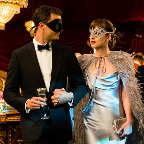 CYIWHI Masquerade Mask for Men Black Venetian Mask Mardi Gras Mask for Mascarade Ball Mardi Gras Halloween Party in Kuwait