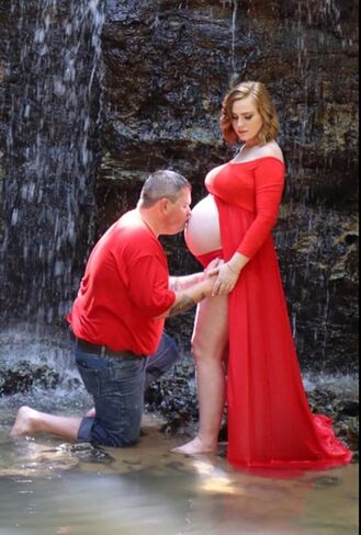 فستان Yuanlar للحوامل بدون أكتاف وأكمام طويلة من الشيفون بفتحة أمامية طويلة للتصوير الفوتوغرافي لالتقاط الصور in Kuwait