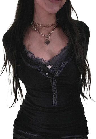قمصان نسائية جمالية كلاسيكية بأكمام طويلة ومزخرفة بالدانتيل قمصان ضيقة Y2k مطبوعة برسومات جرافيك خرافية الجرونج ملابس الشارع الشهير in Kuwait