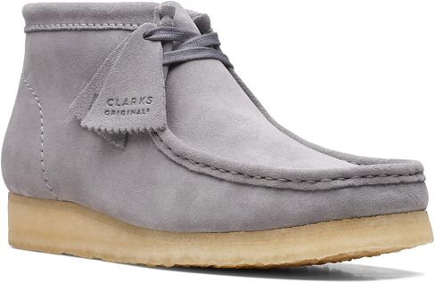 حذاء رجالي من Clarks Wallabee باللون الرمادي من الجلد السويدي in Saudi Arabia
