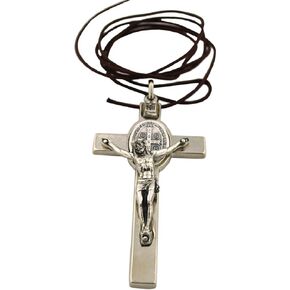 صليب القديس بنديكت مع ميدالية بيضاوية للقديس بنديكت | صليب فضي اللون وجسد يأتي مع حبل وكتيب يشرح ميدالية القديس بنديكت | صنع في ايطاليا in Kuwait