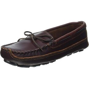 حذاء بدون كعب من جلد البقر مزدوج القاع للرجال من Minnetonka in Kuwait