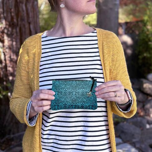 شنطة جلد بسوستة مقاس 6 انش، محفظة للعملات المعدنية، مصنوعة يدويا في الولايات المتحدة الامريكية من اوبيرون ديزاين، فان فلاور، لون ازرق in Kuwait