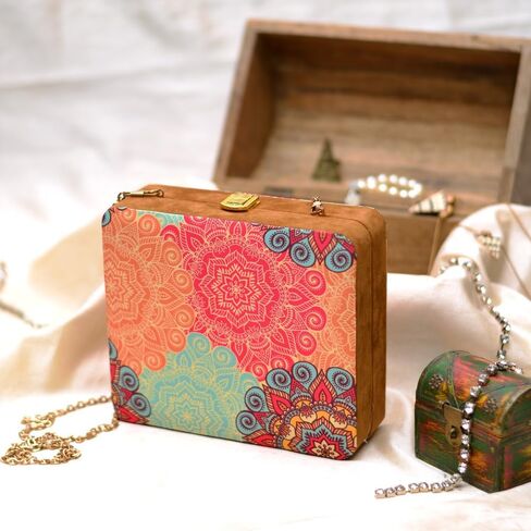 محفظة فوغ كيوب كلاتش | محفظة كلاتش للنساء | محفظة كلاتش للنساء لحفلات الزفاف | محفظة مخلب in Kuwait