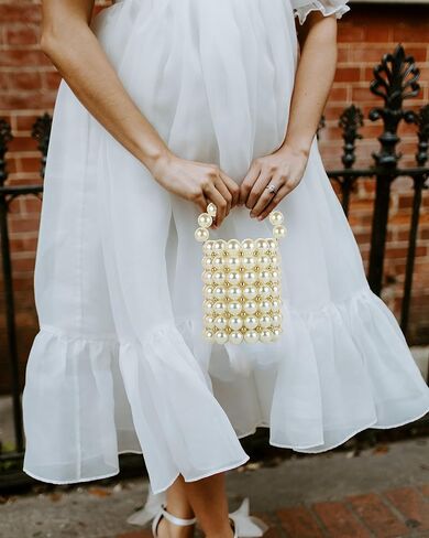 مجموعة مجوهرات بمقبض لؤلؤي للنساء وأقراط لؤلؤية وحقيبة سهرة لؤلؤية in Kuwait