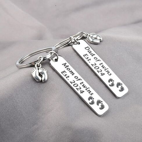 FUSTMW Parents of Twins Gifts Dad Mom of Twins Est 2024 Keychain Set Twins Mom Dad Gifts Expecting Parents Gifts in Saudi Arabia