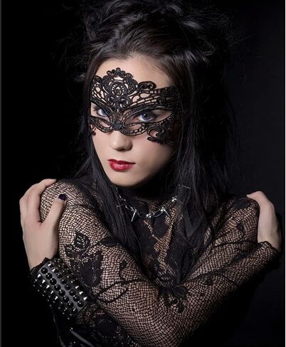 قناع تنكري فينيسي فاخر من الدانتيل الأسود والذهبي، مع 2 طوق من الدانتيل الأبيض والأسود من أجل فستان فاخر لعيد الميلاد وعيد الهالوين والحفلات التنكرية للفتيات والنساء (4 مجموعات) ... in Kuwait