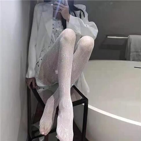 جوارب طويلة منقوشة بنمط شبكة صيد السمك للنساء من كافال، جوارب طويلة بنمط هللو كيتي، جوارب طويلة بنمط هللو كيتي ستكون اكثر جمالا، ابيض كيه، S-XL in Kuwait