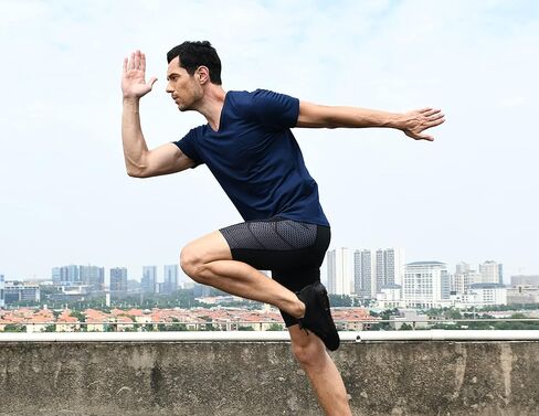 تي شيرت رياضي رجالي من Comfneat مكون من 4 قطع سريع الجفاف ورقبة دائرية ملابس داخلية ماصة للعرق in Kuwait