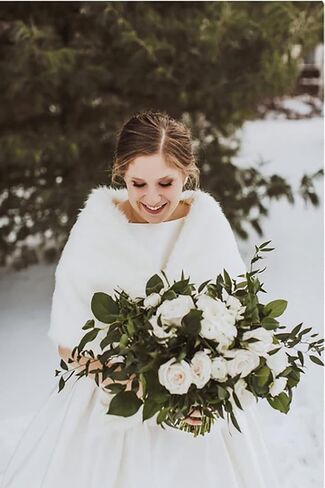 Bounzhi Women 's Wedding Faux Fur Shawl Wraps Bridal Wedding Scarf Stoles Faux Fur with brooch for Bride and Bridesmaids in Kuwait