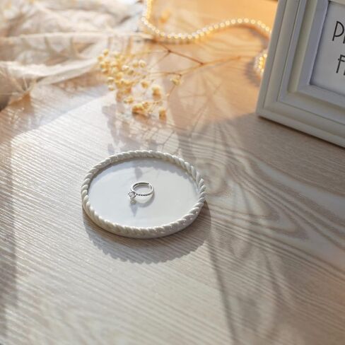 طبق حلية من السيراميك من VINCOMIC مع حواف جديلة مصنوعة يدويًا، صينية مجوهرات دائرية للخواتم، أبيض، عيد الأم للنساء in Kuwait