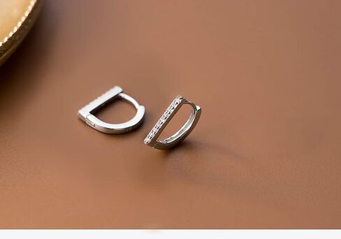 Huggie D على شكل مكعب زركونيا هوب أقراط للنساء الفتيات 925 الفضة الاسترليني هيبوالرجينيك تشيكوسلوفاكيا الأطواق الصغيرة الكفة كليب على اللولب التفاف الحد الأدنى الأزياء والمجوهرات لذيذ هدية in Kuwait