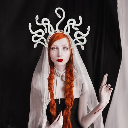 غطاء للرأس من Beaupkitty Medusa على شكل ثعبان، غطاء رأس هالوين ميدوسا زي تنكري تنكري للنساء الرجال الأبيض in Saudi Arabia