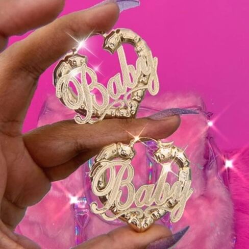 الإنجليزية القديمة الطفل كلمة هوب الأقراط الهيب هوب الذهبي الكبير الجوف القلب جولة دائرة Babygirl الملكة رسالة الخيزران أقراط شخصية الشرير حزب مجوهرات للنساء الفتيات in Saudi Arabia