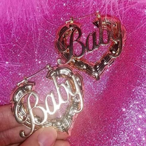 الإنجليزية القديمة الطفل كلمة هوب الأقراط الهيب هوب الذهبي الكبير الجوف القلب جولة دائرة Babygirl الملكة رسالة الخيزران أقراط شخصية الشرير حزب مجوهرات للنساء الفتيات in Saudi Arabia