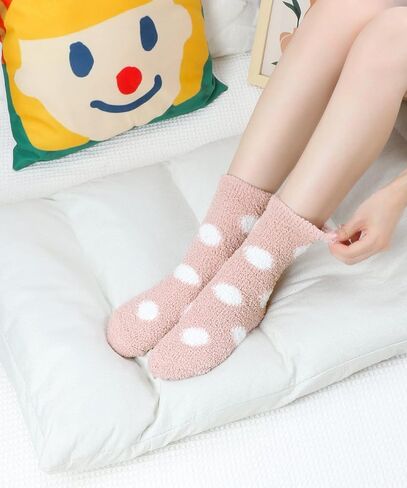 جوارب نسائية مريحة وناعمة، جوارب شبشب شيربا قطيفة من شانيل، جوارب دائرية منفوشة، جورب نوم منزلي كاجوال، 4 أزواج in Kuwait