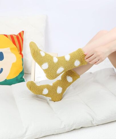 جوارب نسائية مريحة وناعمة، جوارب شبشب شيربا قطيفة من شانيل، جوارب دائرية منفوشة، جورب نوم منزلي كاجوال، 4 أزواج in Kuwait