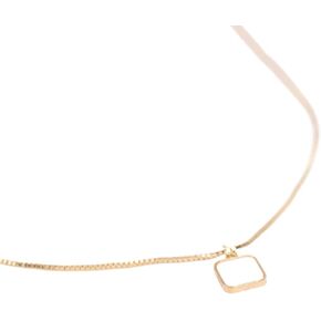 14K Gold Square Shell Pendant Necklace Clavicle Necklace for Women, Fashionable Gifts for Wives Lovers Ladies in Saudi Arabia
