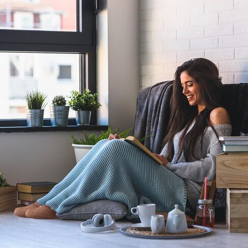 Nyicey Women's Fuzzy Teddy Curly Fur Memory Foam Slippers for Ladies Lightweight Bedroom House Home Shoes Indoor Outdoor in Kuwait