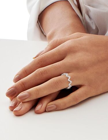 مويسانيتي كوخ 7 أحجار مويسانيتي خواتم الذكرى السنوية للنساء، 0.7 قيراط قطع مستديرة الماس 18 قيراط مطلية بالذهب الأبيض 925 الفضة الاسترليني نصف خواتم الزفاف الأبدية خاتم قابل للتكديس in Kuwait