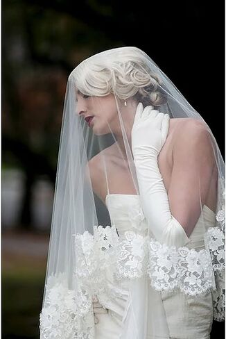 وشاح الزفاف القصير العاجي ذو الطبقتين من أكيينير بطول الخصر من التول الناعم للنساء وشاح الزفاف بحافة دانتيل للعرائس مع مشط معدني وغطاء للرأس للزفاف in Kuwait