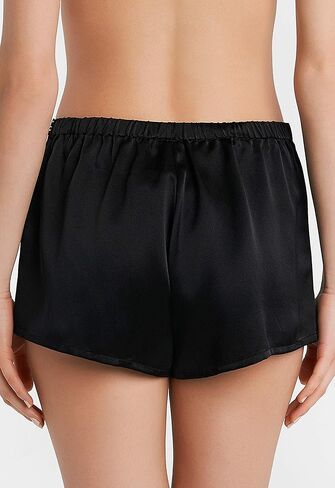 شورت لا بيرلا الحريري in Kuwait